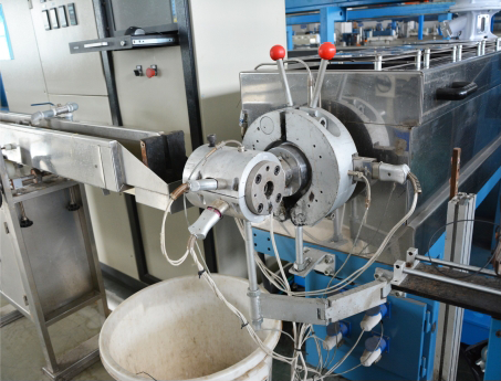 90光缆护套生产线