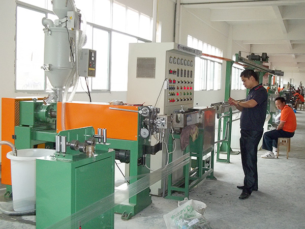 高速电线押出机