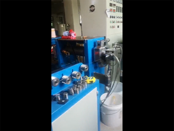 65硅胶电线挤出生产...