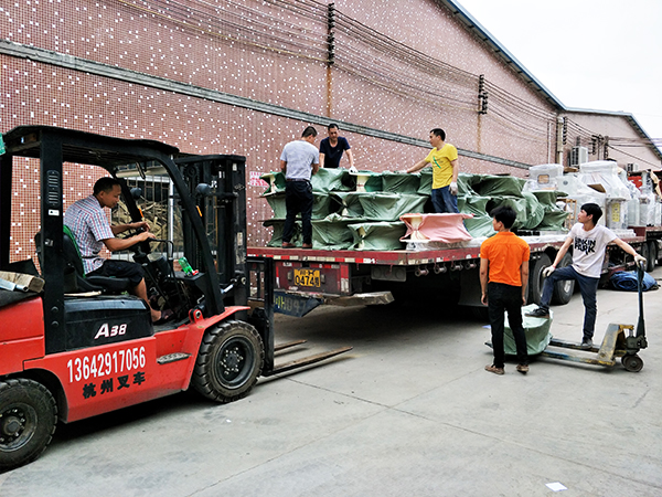 产品装车现场